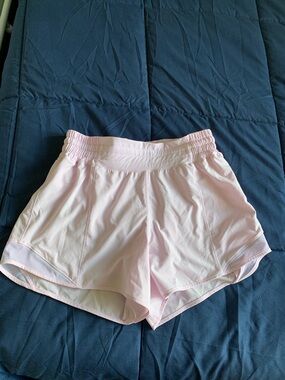 lululemon athletica Hottie Hot High Rise Lined Shorts 4” Size 6